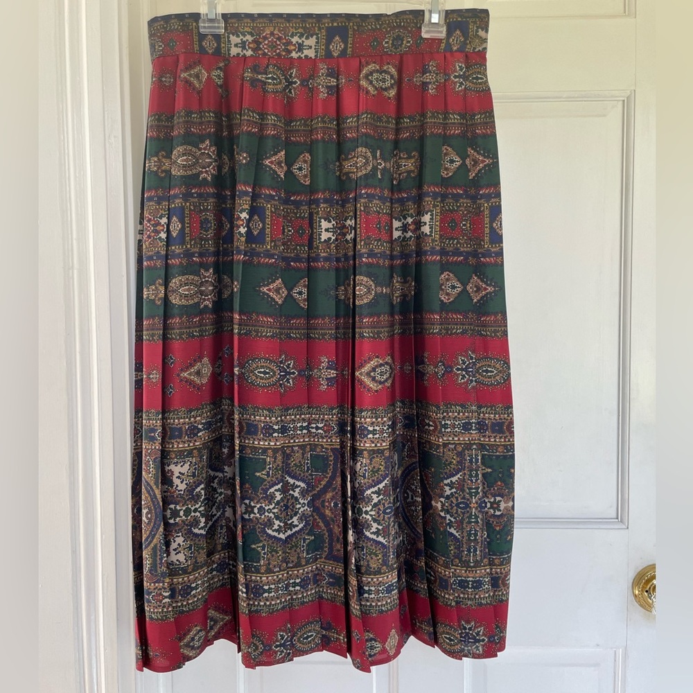 Beautiful, red and green pattern skirt by Saint Michael size large